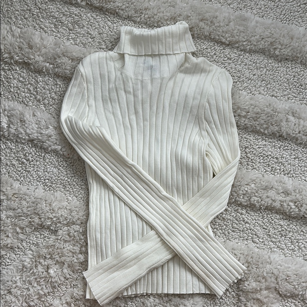 H&M Women's White Turtleneck Sweater